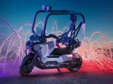 BMW Vision CE: lo scooter elettrico urbano che si guida senza casco