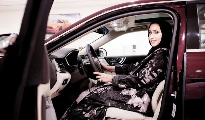 Arabia Saudita: da oggi le donne possono guidare