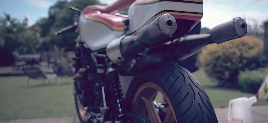 Epoca da corsa: il restauro della Suzuki di Barry Sheene | Parte 2