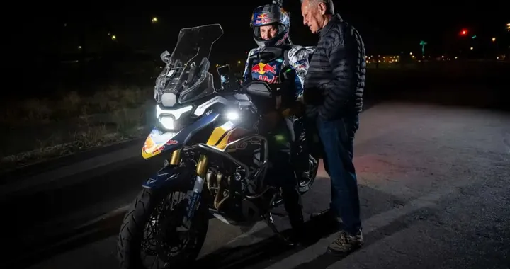 Sam Sunderland, addio al record: la Triumph Tiger 1200 si ferma