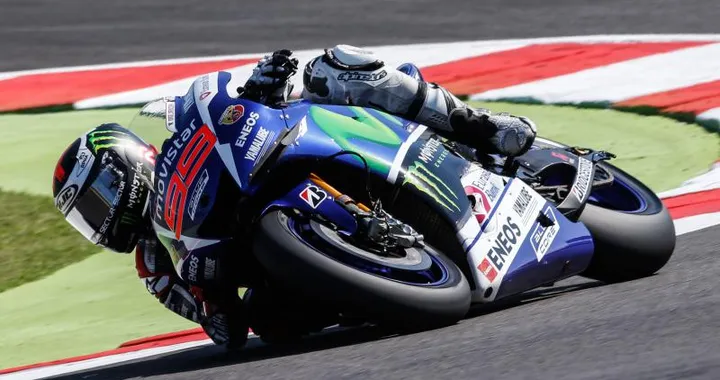MotoGP Misano 2015: Jorge Lorenzo domina le FP2 ma Valentino Rossi è 5°
