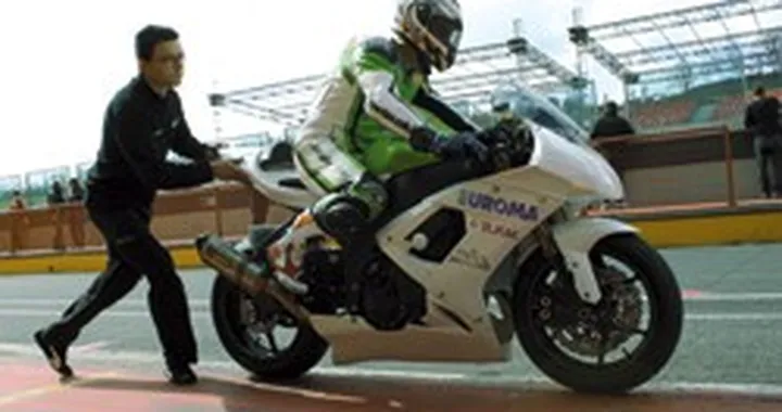 Alessio Aldrovandi in sella alla ZX-10R di Pedercini