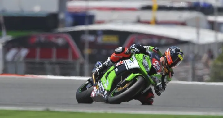 Superstock 1000, Jerez: 10 piloti per un titolo. Savadori guida la classifica