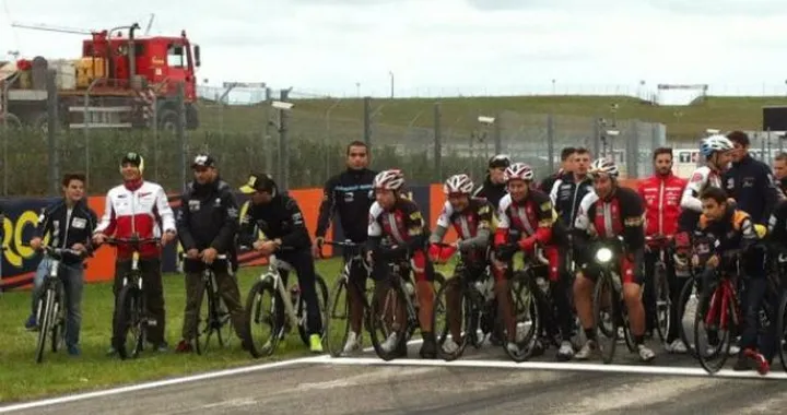 Kevin Schwantz e 'Cycle Of Wishes' a Misano: un giro di pista con i piloti MotoGP nel ricordo di Marco Simoncelli
