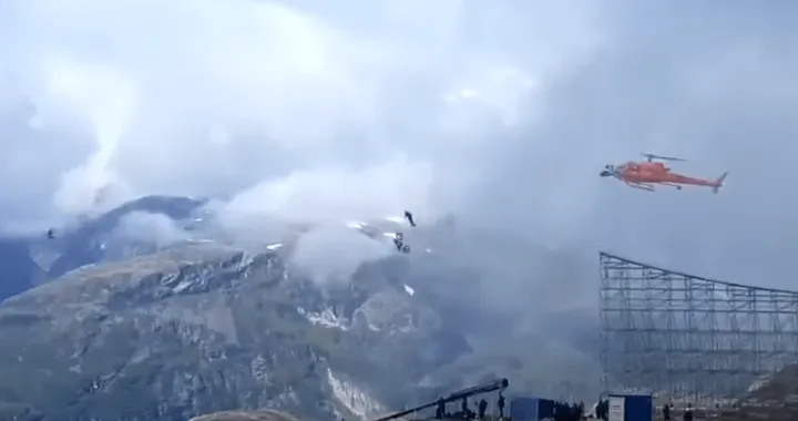 Tom Cruise: folle salto in moto durante le riprese di Mission Impossible 7 [Video]