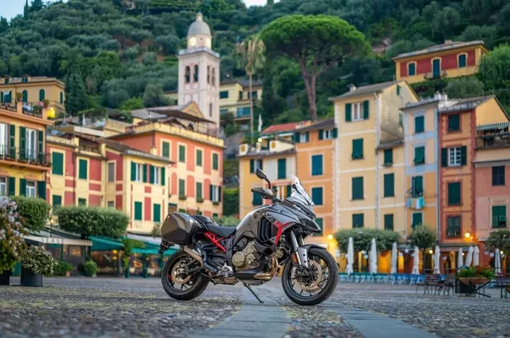 Ducati Multistrada V4 S Grand Tour, la globetrotter da 170 CV pronta a macinare chilometri