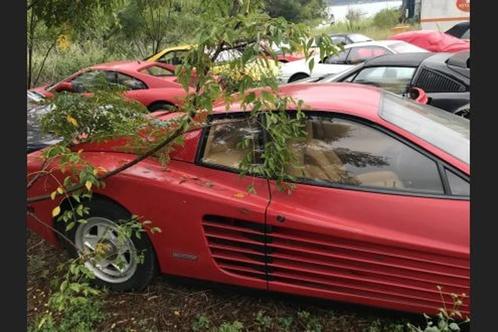 Ferrari abbandonate in Texas: 11 supercar ferite nell'orgoglio