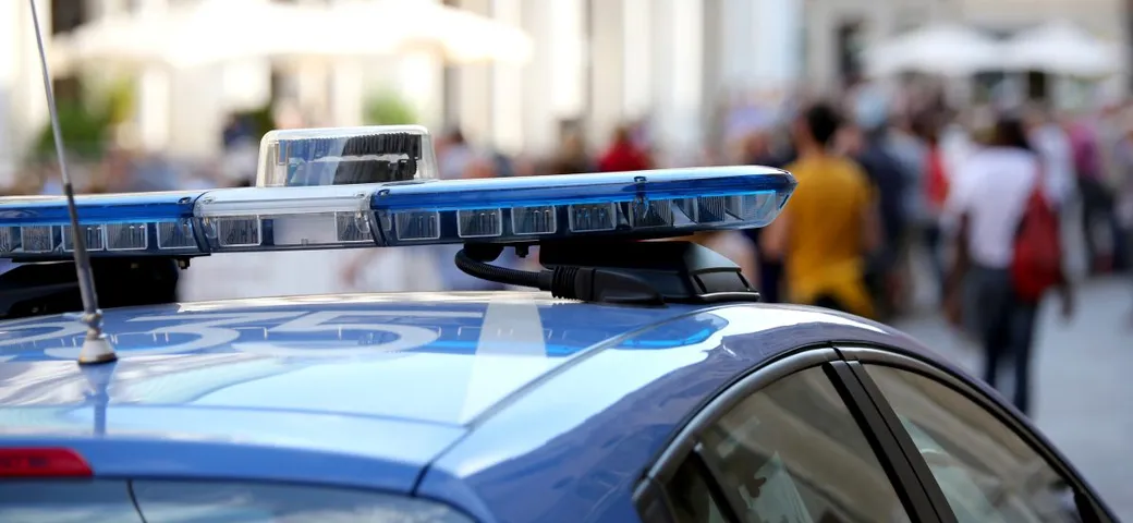 Inseguimento con la Polizia, gli agenti lo fermano con lo Stop Stick
