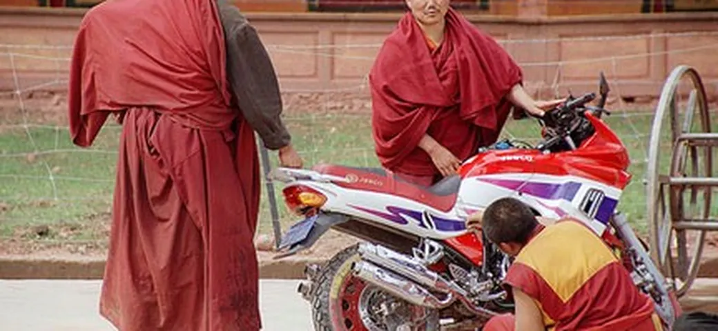 Foto del giono: Monaci motociclisti