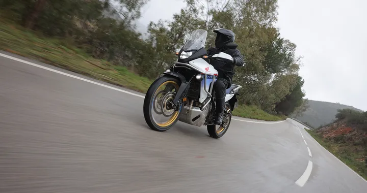 Honda XL750 Transalp, la prova su strada (VIDEO)