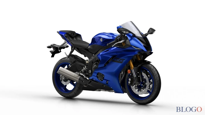 Una Yamaha R6 intona la canzone 