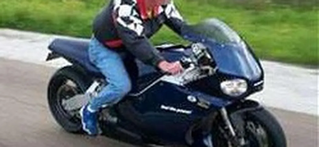 Senza casco la moto non parte!