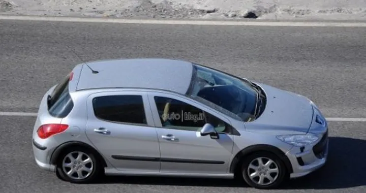 Foto spia Peugeot 301