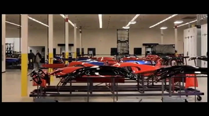Il processo di verniciatura di una SRT Viper color Stryker Red