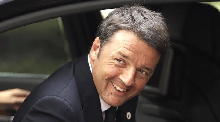 Matteo Renzi: complimenti a Valentino Rossi via Twitter