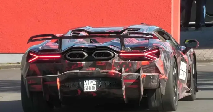 Lamborghini Revuelto SV, il toro alza la voce: in arrivo la versione più estrema