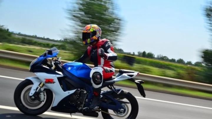 Suzuki GSX-R 750: il Test in pista e su strada