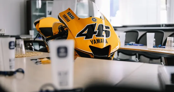 Yamaha, il “viaggio” nella sede italiana tra moto, motorsport e musica