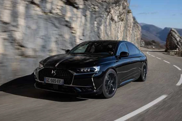 DS 9: ecco le nuove versioni E-Tense 250 e 4x4 360