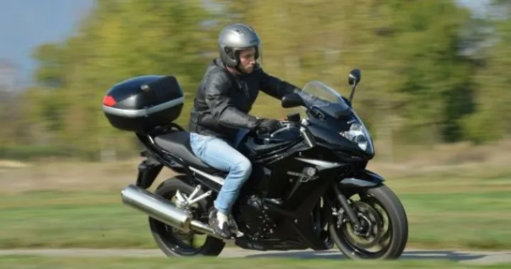Suzuki GSX650FT pronta a viaggiare
