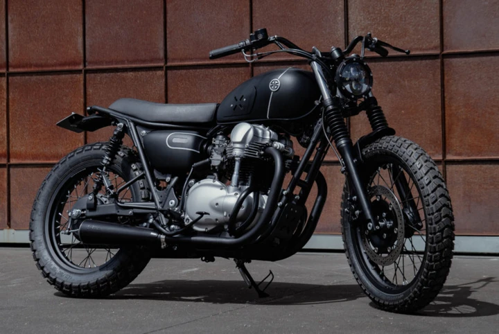 Kawasaki W650 Scrambler: la special total black che cambia volto alla classica