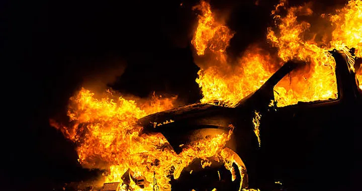 Dalla Germania una soluzione innovativa contro gli incendi delle auto elettriche