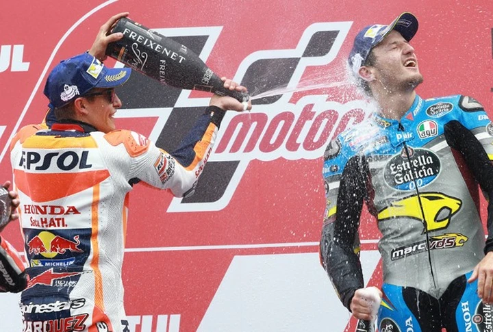 Assen, MotoGP stravolta dal meteo: la “prima” di Jack Miller. Marquez, un argento che vale oro