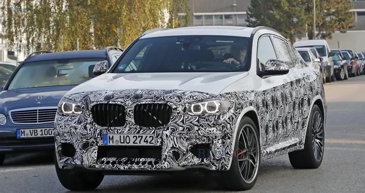 BMW X4: foto spia versione M
