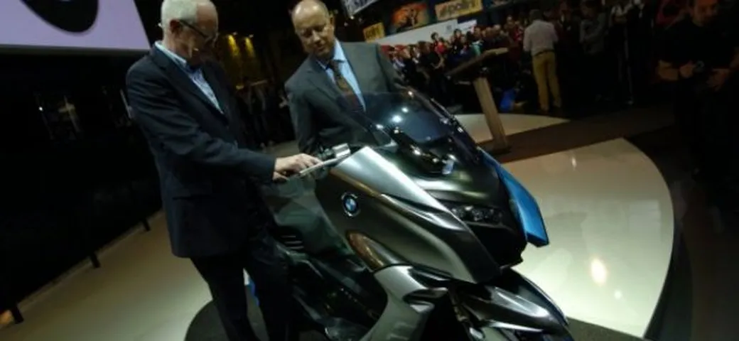 Live @ Eicma 2010: BMW Concept C, scooter del futuro made in BMW Motorrad