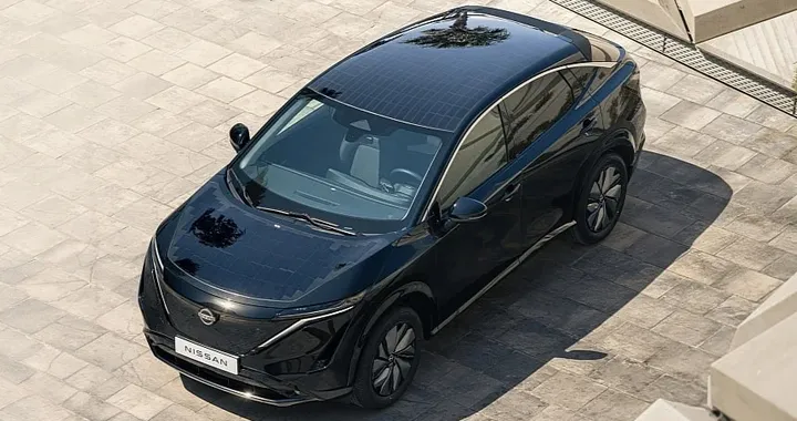 Nissan Ariya guadagna 22 chilometri di autonomia grazie al sole