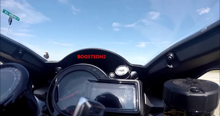 Esplode il motore di una Kawasaki Ninja H2