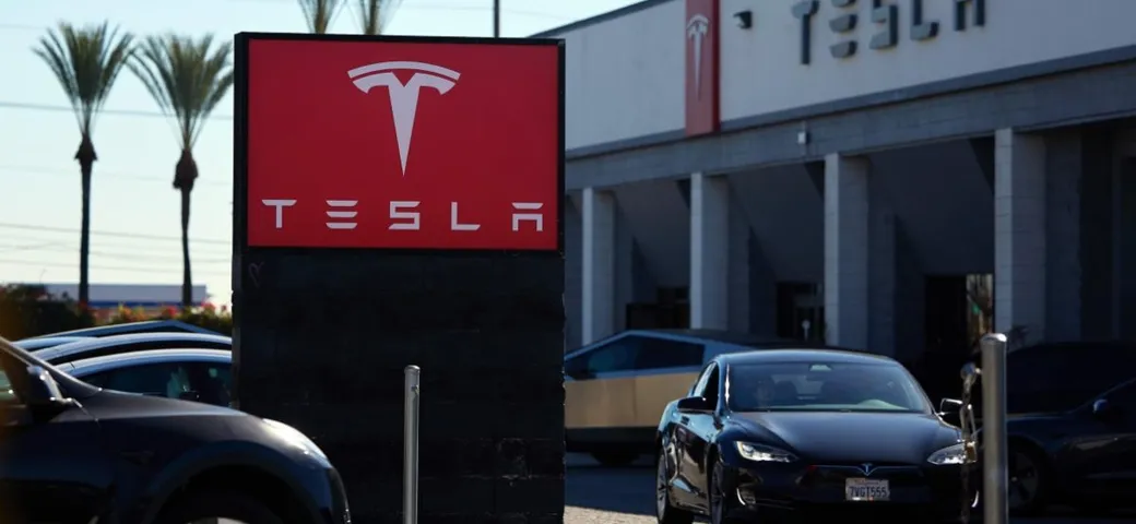 Tesla e BMW contro i dazi Ue, la strana alleanza in epoca di transizione elettrica