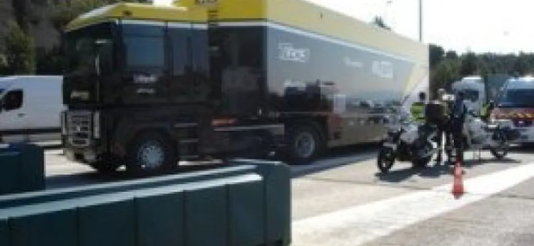 Un truck del team Tech3 diretto a Le Mans uccide un motociclista