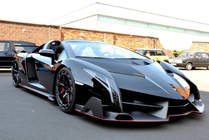 Una Lamborghini Veneno Roadster è in vendita per 5.7 milioni di euro