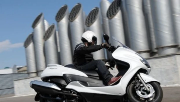 Test Yamaha Majesty 400, una poltrona per due