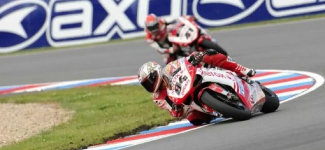 A Imola si prepara la Tribuna Ducati SBK e una serata con Troy Bayliss