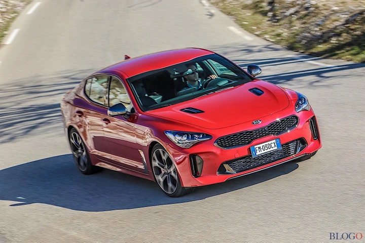 Kia Stinger GT e GT Line: primo contatto su strada e in pista.
