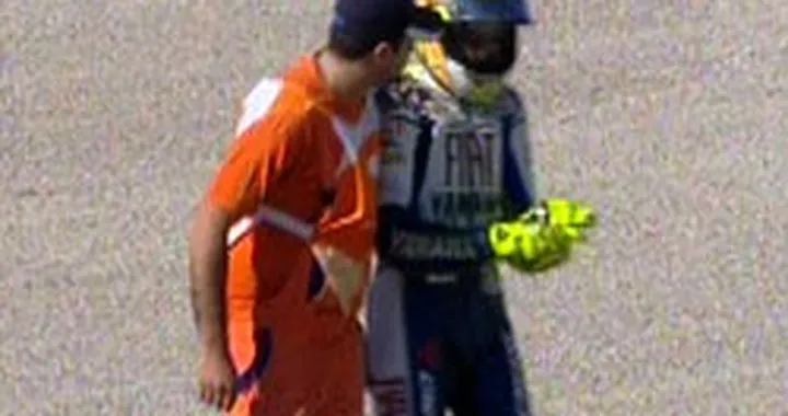 Valentino Rossi: triplice frattura alla mano destra