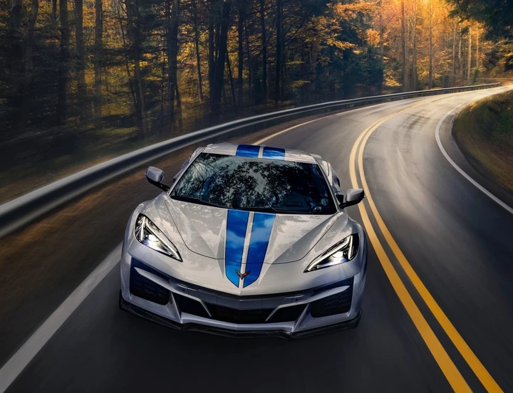 Chevrolet Corvette E-Ray: la prima elettrificata