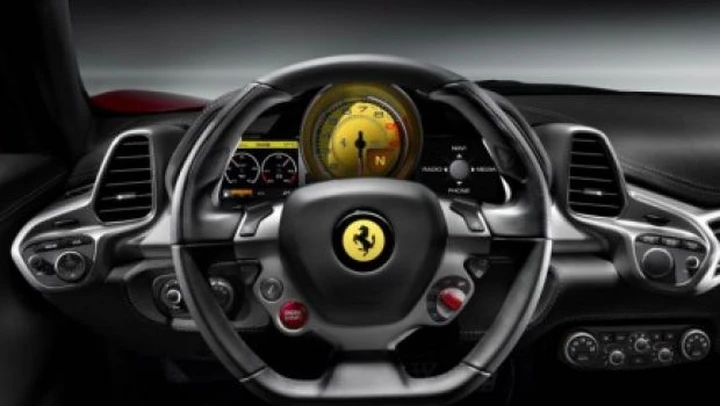 Ferrari 458 Italia: Maranello spiega i miglioramenti all'ergonomia