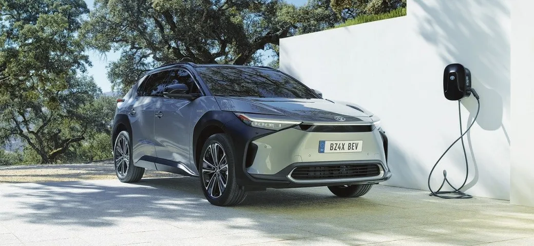 SUV elettrico Toyota, debutta bZ4x: uscita, autonomia, motore, batterie