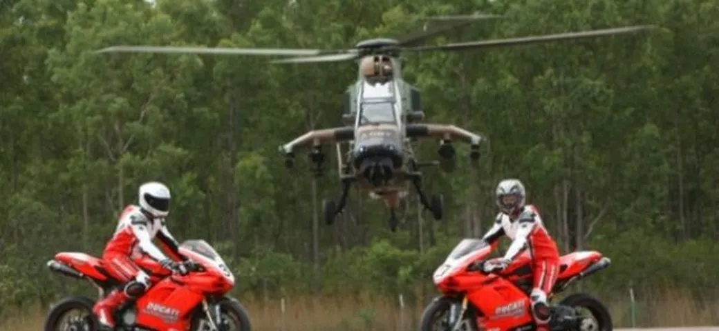 Ducati 1198R vs elicottero Tiger