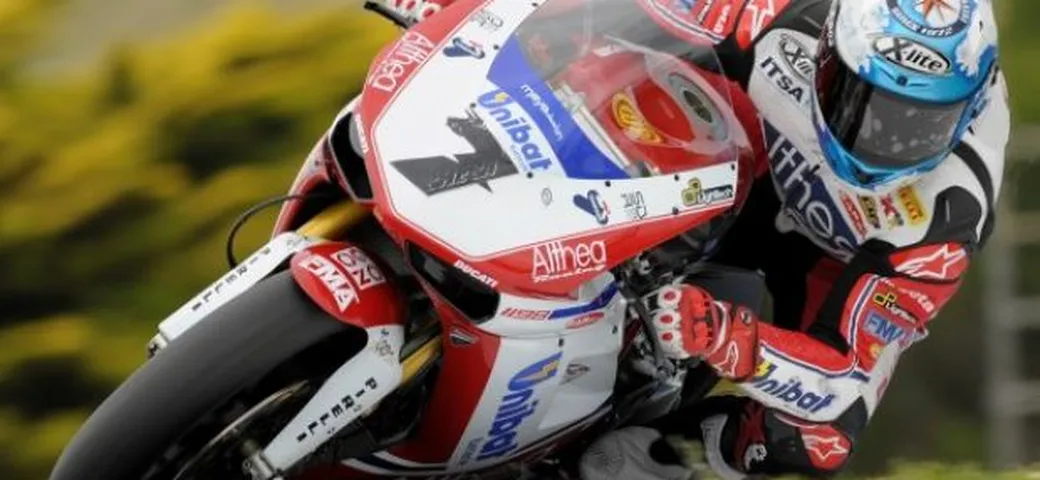 WSBK: Carlos Checa domina la Superpole a Phillip Island. Biaggi segue a pochi millesimi, Guintoli e Haslam in prima fila.