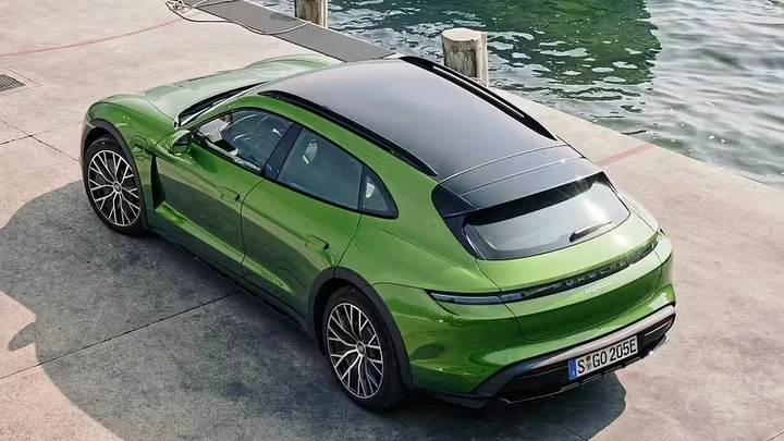 Porsche elimina due Taycan dagli USA, addio a Sport Turismo e Cross Turismo
