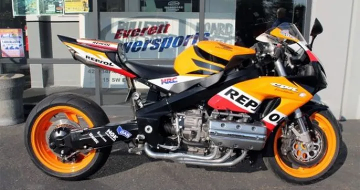 Honda CBR1800RR Goldwing by Cedric Smith