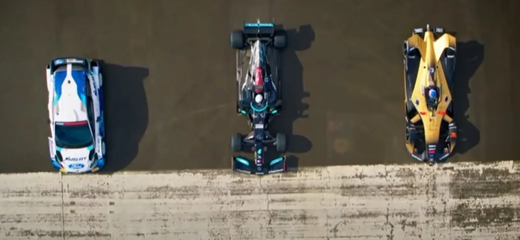 Drag race tra categorie del motorsport: F1 vs WRC vs Formula E [Video]