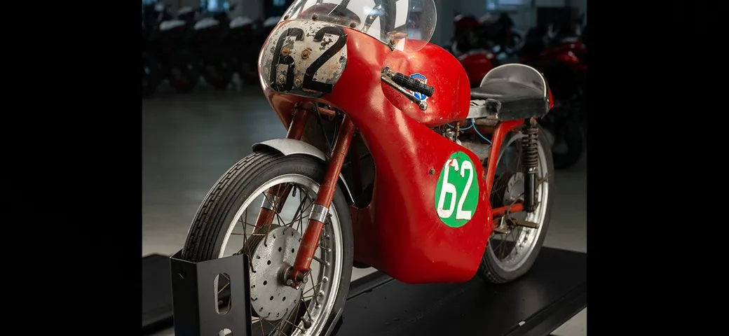MV Agusta, acquisito all'asta un raro modello da corsa