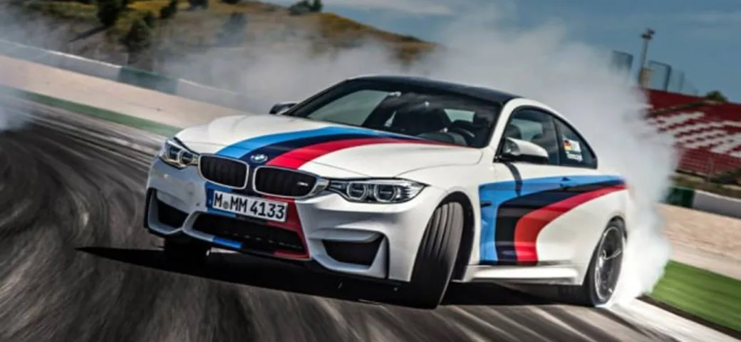 BMW M4: drift con i piloti del DTM