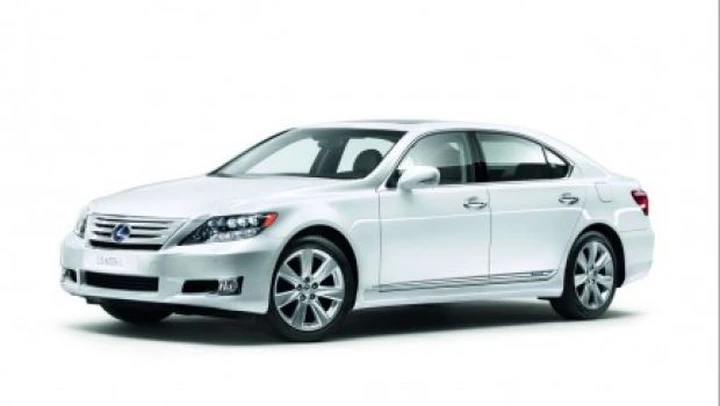 Lexus LS: in anteprima la vernice autoriparante destinata a tutto il Gruppo Toyota