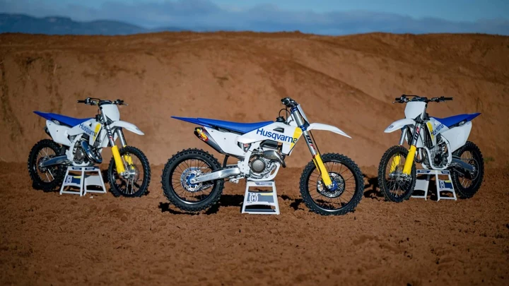 Husqvarna MX 2027: arrivano le nuove cross rétro con telaio bianco